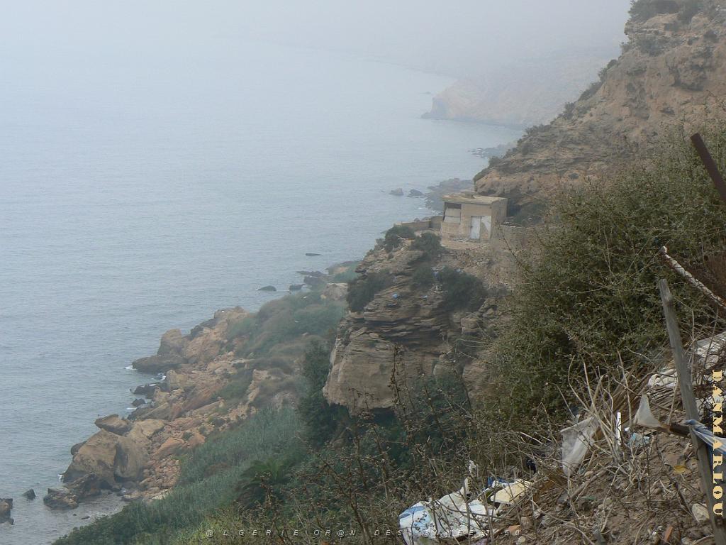 ORAN 2009 la cueva del agua une cabane.jpg
